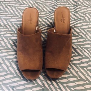 NEW! PRICE DROP 💗 Tan Suede Heels